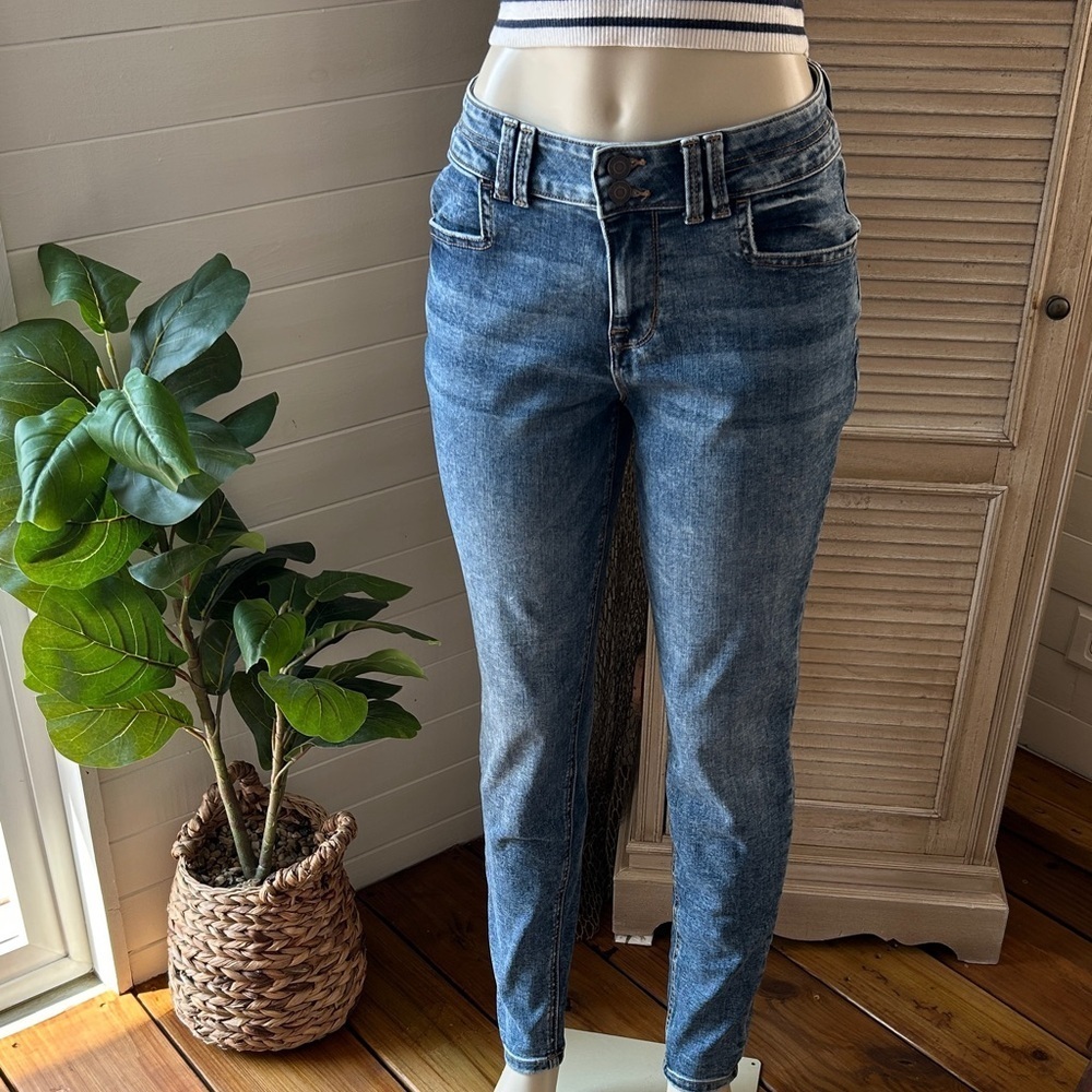 Maurices Women’s Blue Jeans — Size Large Regular Pre-Loved
